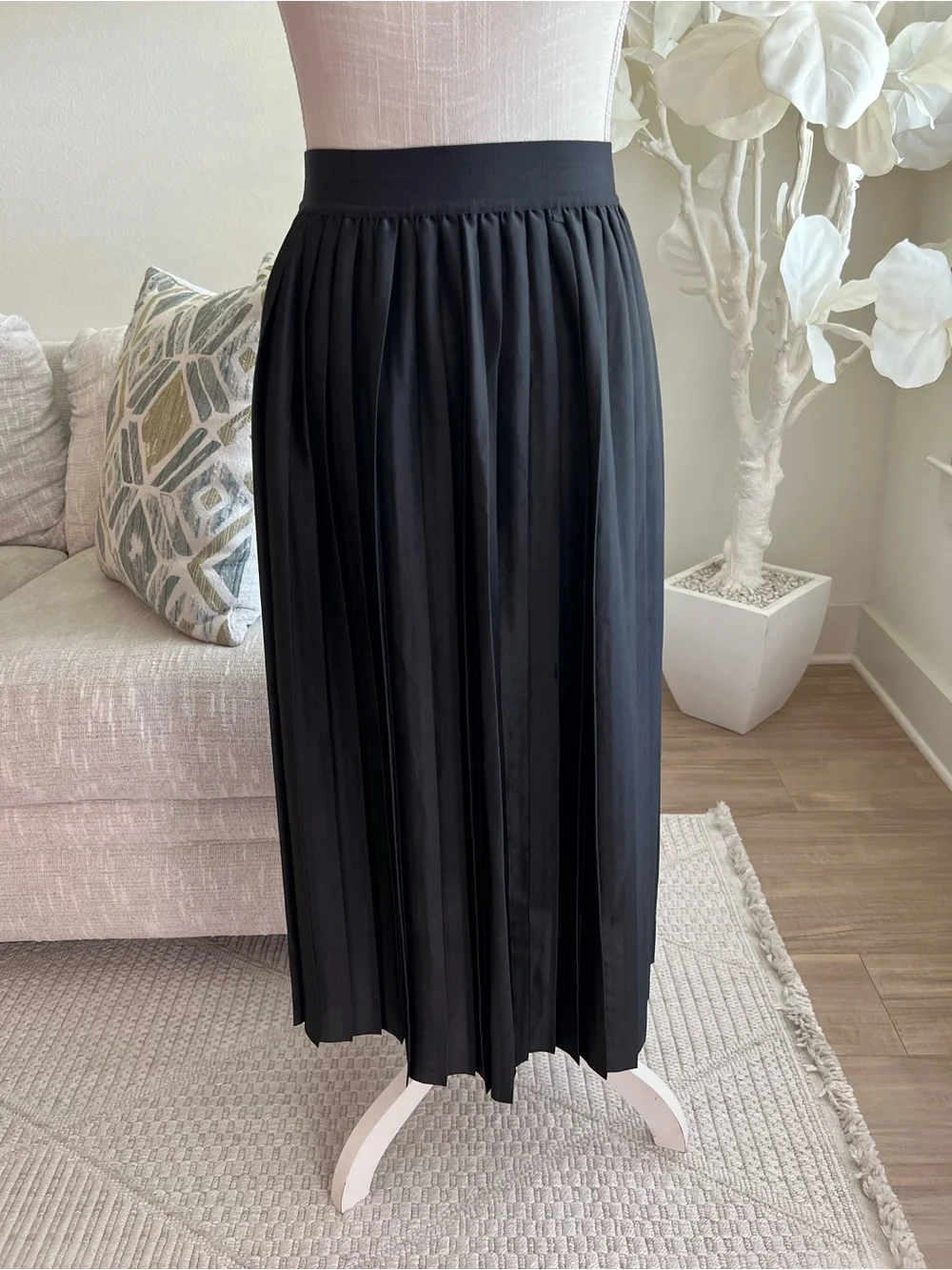 Lululemon Satin Pleated Black Woman’s Midi Skirt Size XS